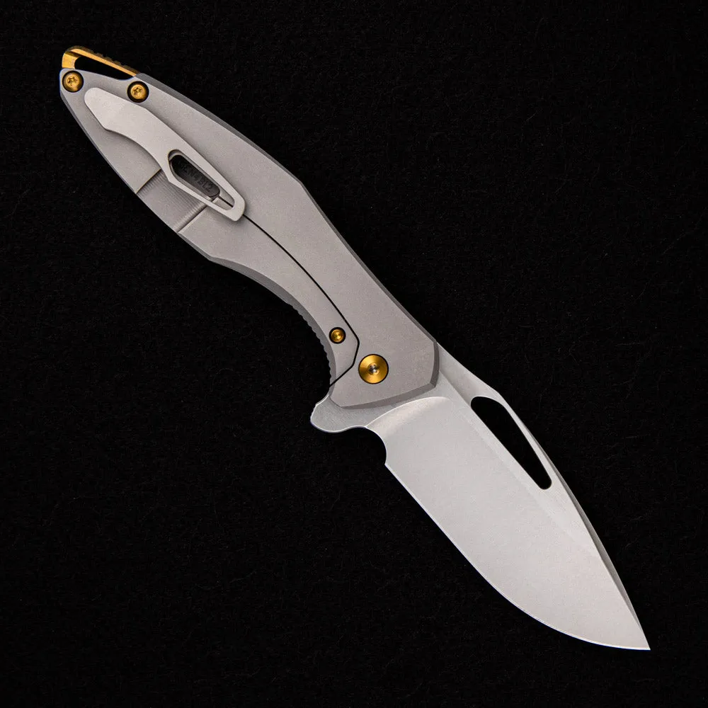 ARIUS – SMOOTH TITANIUM HANDLE – BRONZE HARDWARE – BURNISHED W/ POLISHED FLATS M390 BLADE