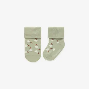 Chaussettes extensibles vertes pâles avec des poires, naissance || Pale green stretchy socks with pears, newborn