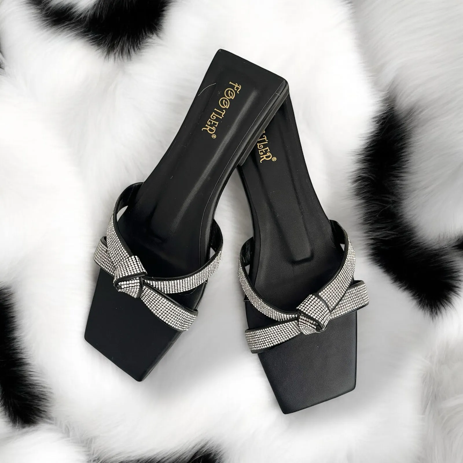 FANCY BOW FLATS