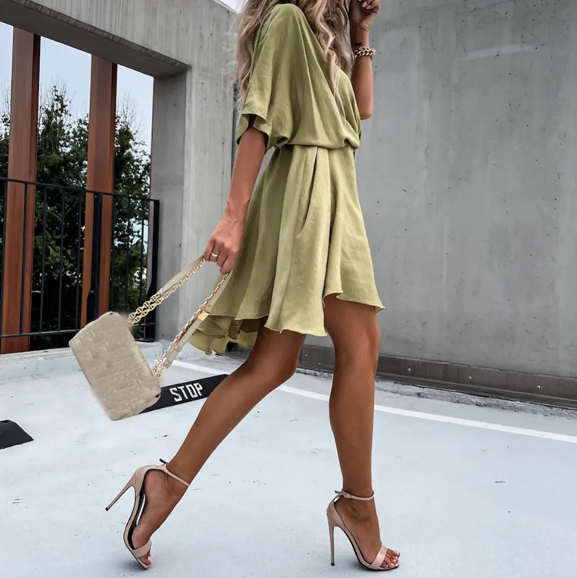 Kiana - Chic Flowy Mini Dress