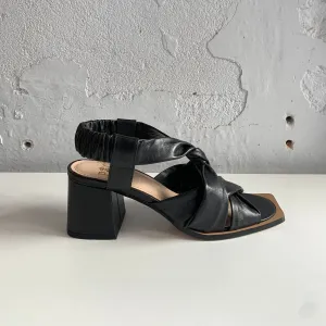Piazza Grande Pia Black