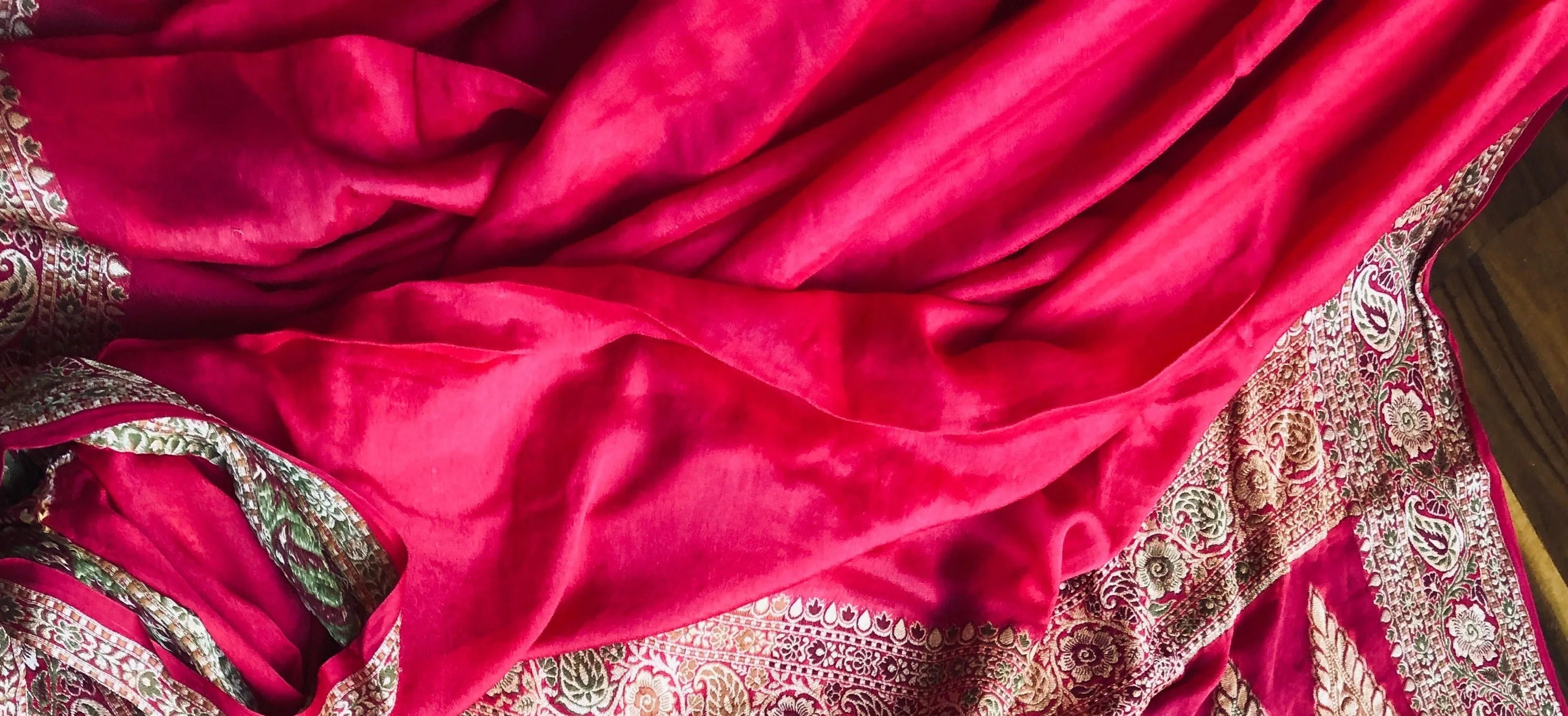 Red Pure Banarasi meenakari saree ( Delivery Timelines 12-15 days)