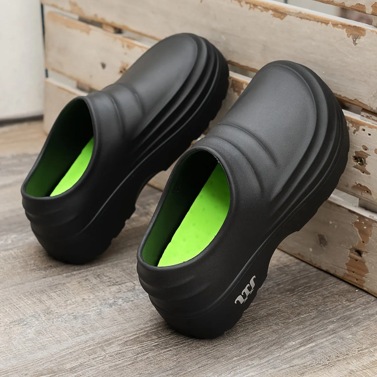 Sienna - Elegante slip on træsko med slidstærk sål og let design