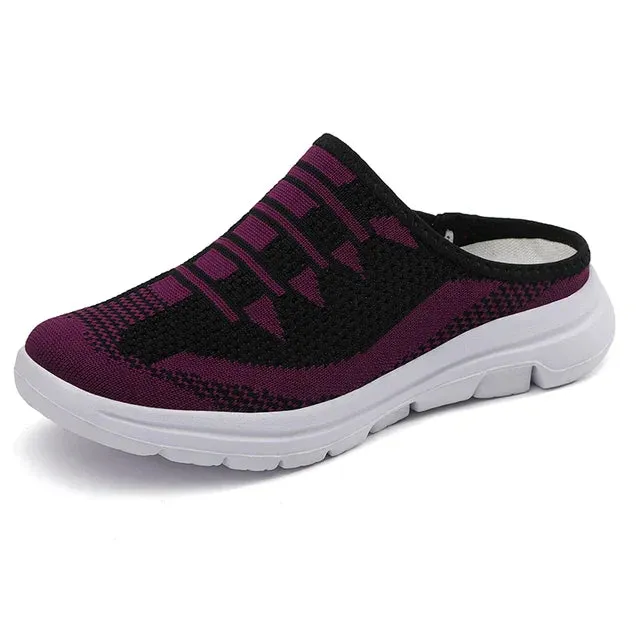 Soft flat shoes with a round toe