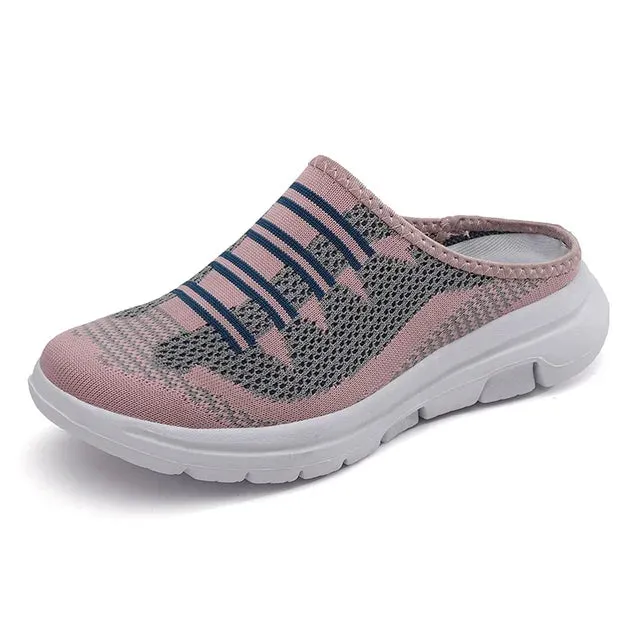 Soft flat shoes with a round toe