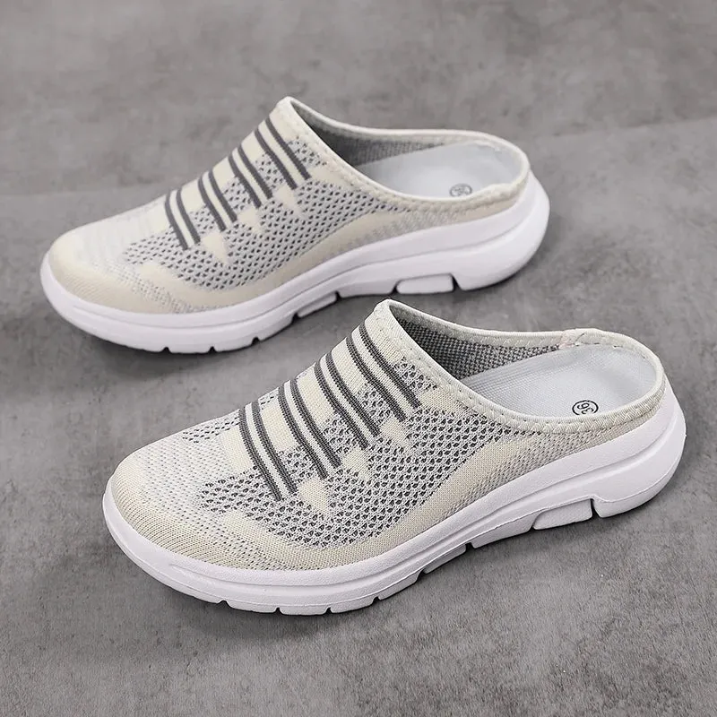 Soft flat shoes with a round toe