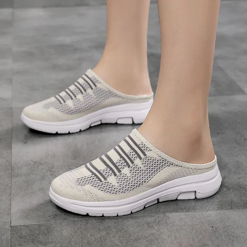 Soft flat shoes with a round toe