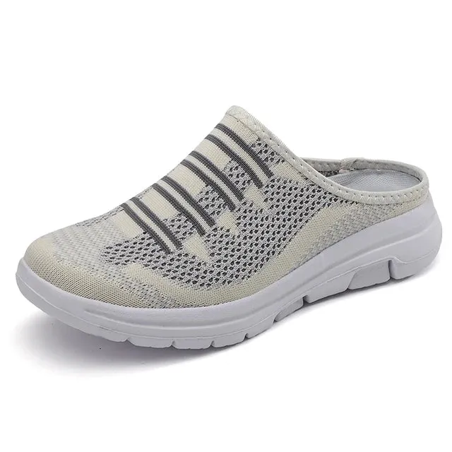 Soft flat shoes with a round toe
