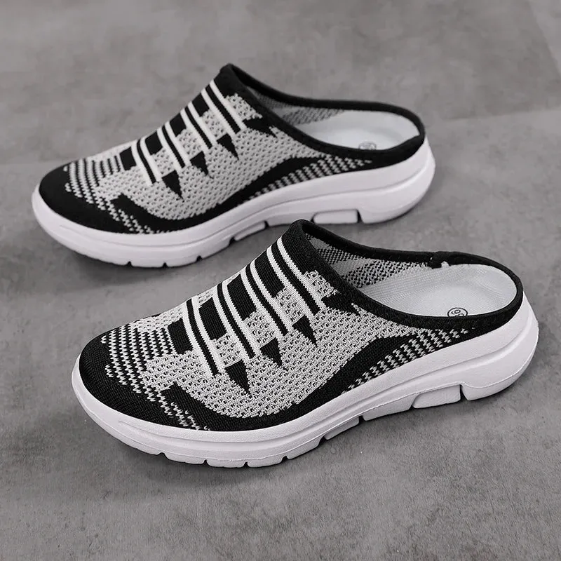Soft flat shoes with a round toe