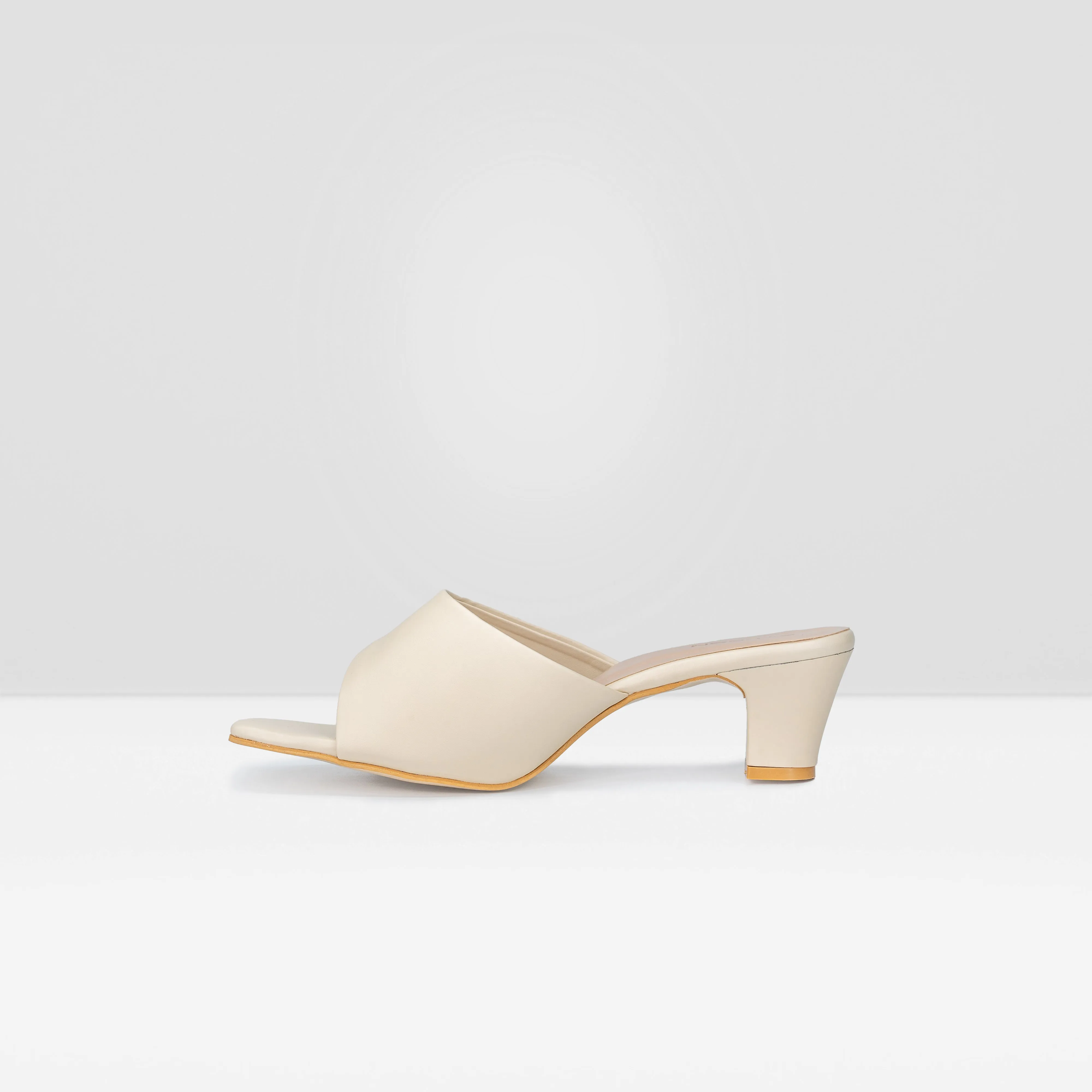 WOMENS BEIGE OPEN TOE BLOCK HEELS CHAPPALS/SANDALS