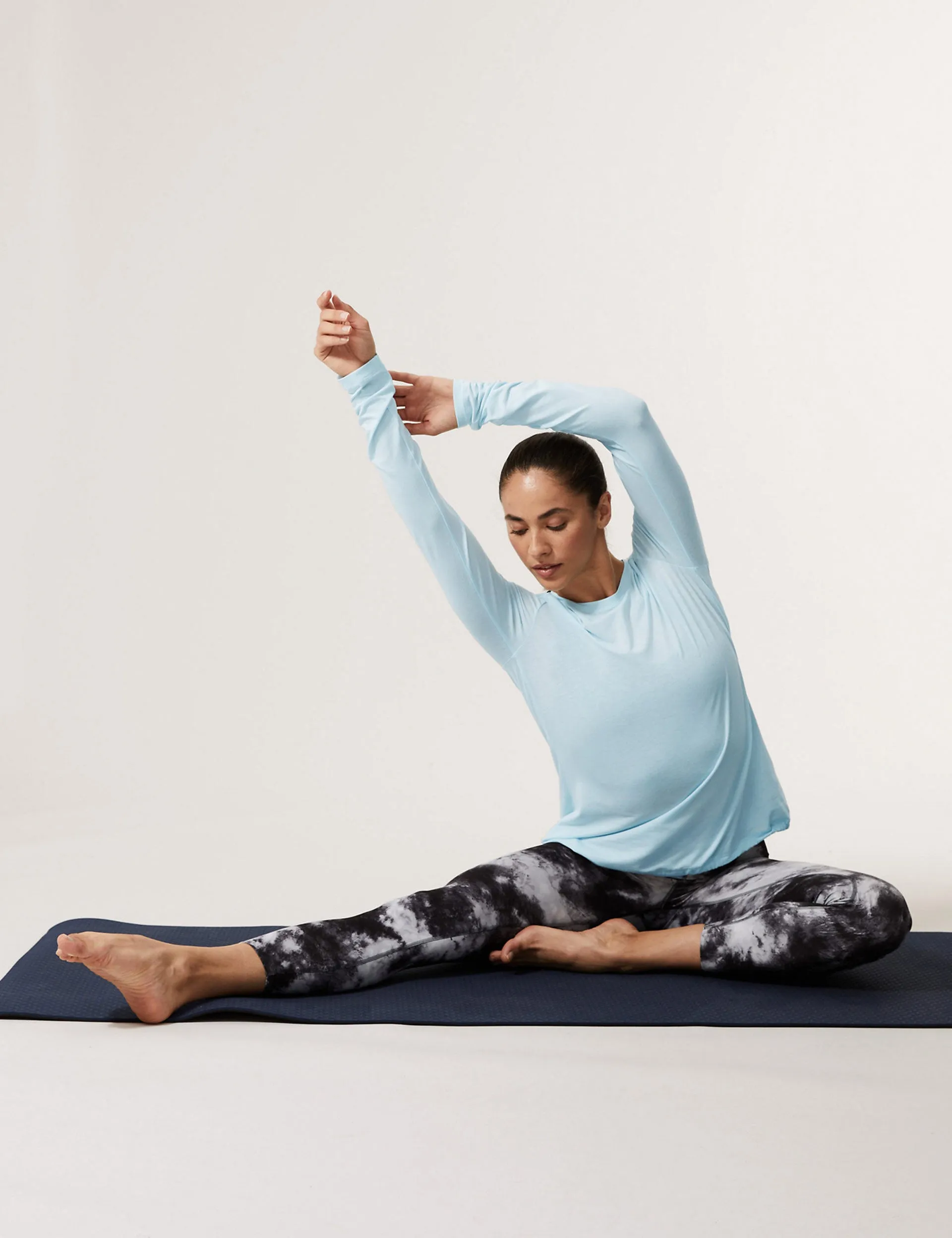 YOGA LONG SLEEVE TOP POWDER BLUE